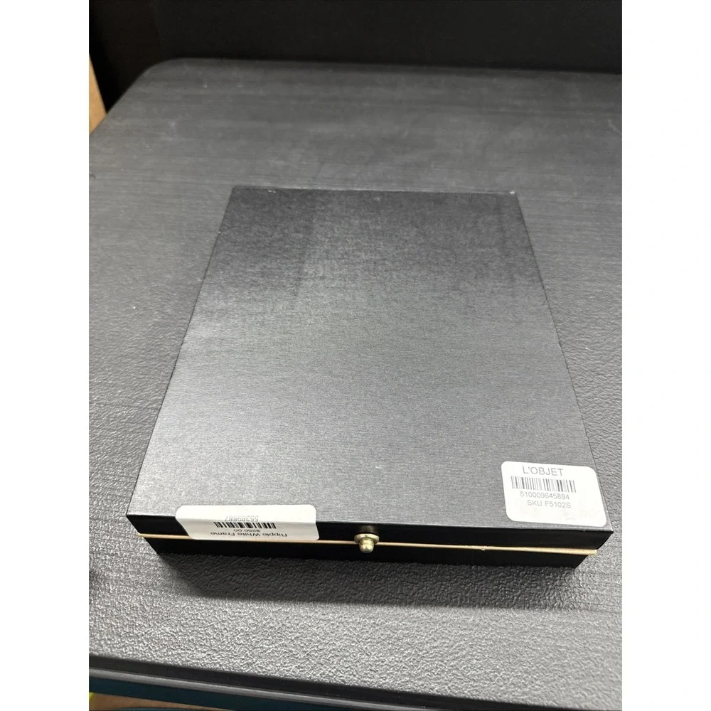 L'objet Empty Storage Gift Box (1666)